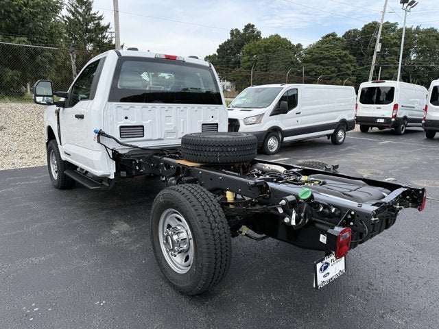 2027 Ford Super Duty F-350 SRW XL