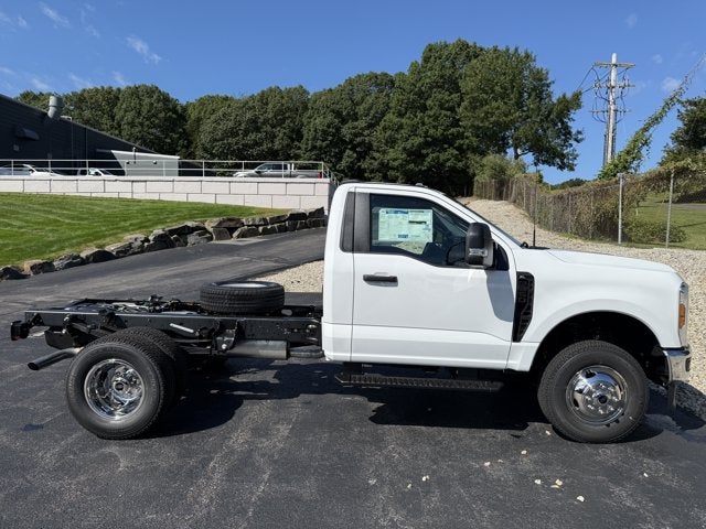 2027 Ford Super Duty F-350 DRW XL DRW