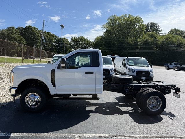 2027 Ford Super Duty F-350 DRW XL DRW