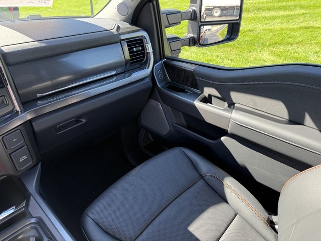 2027 Ford Super Duty F-350 SRW Lariat