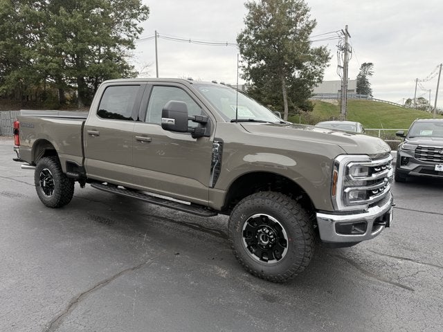 2027 Ford Super Duty F-350 SRW XLT