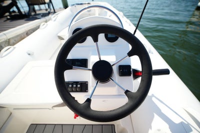 2025 Zodiac YACHTLINE YL490DL DELUXE Base