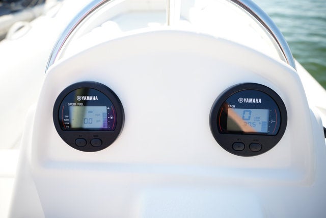 2025 Zodiac YACHTLINE YL490DL DELUXE Base