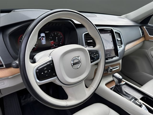 2022 Volvo XC90 Momentum